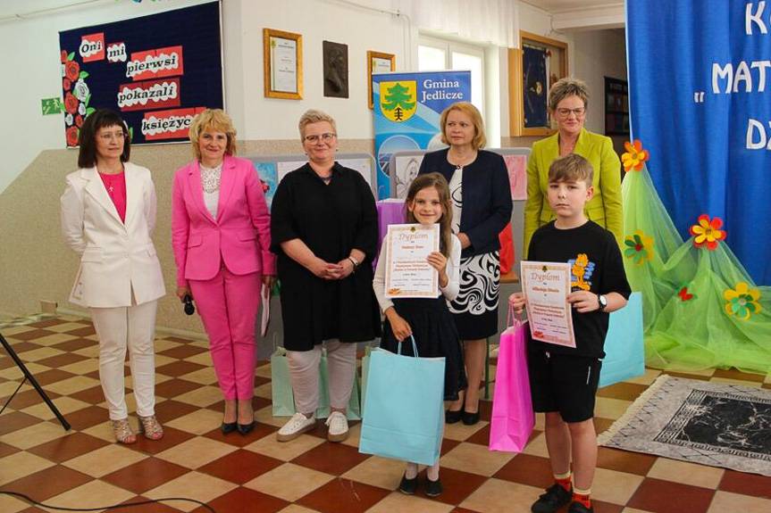 "Matka w oczach dziecka" - Powiatowy Konkurs Plastyczno-Wokalny za nami