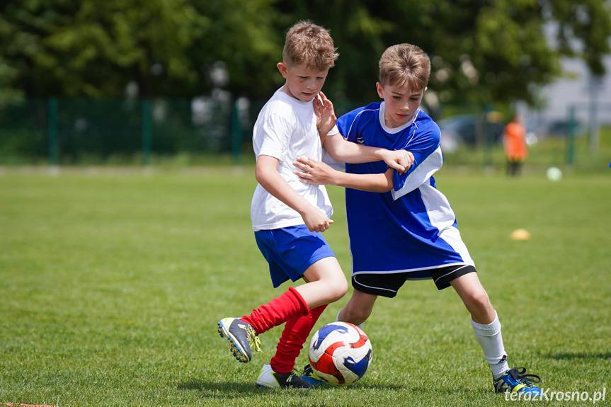 Piłkarskie zmagania najmłodszych: I Turniej Szkół Podstawowych w Krośnie