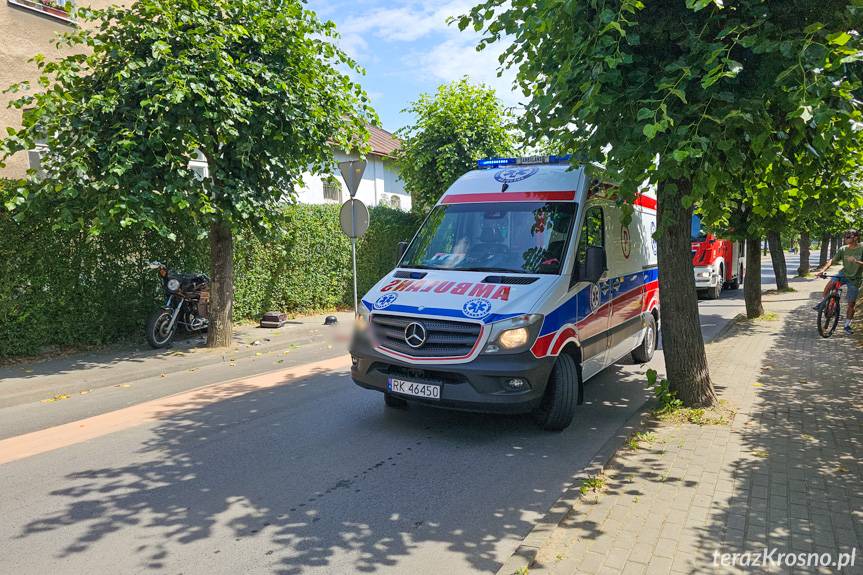 Wypadek na Paderewskiego, motocyklem uderzył w drzewo