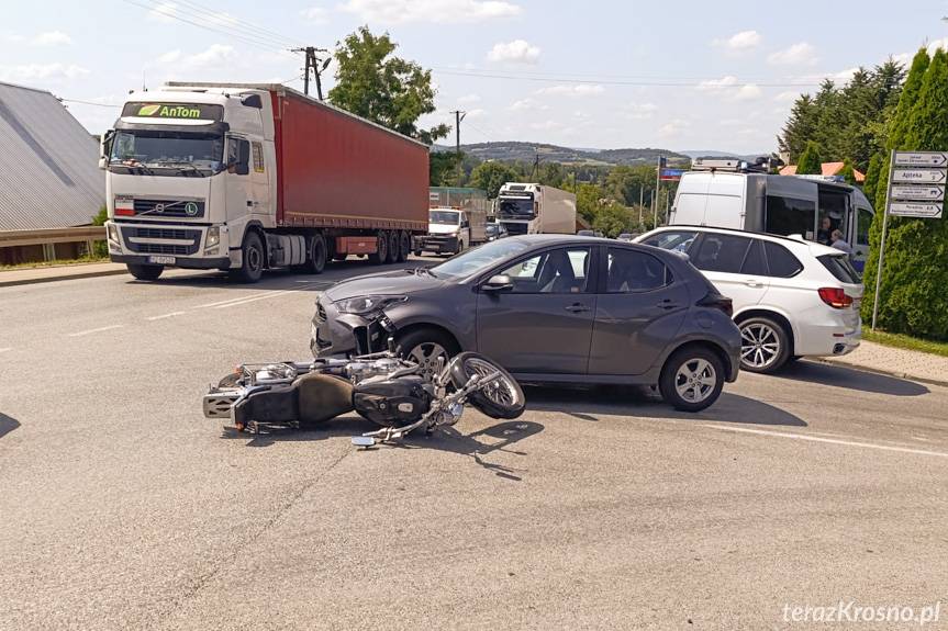Zderzenie motocykla z samochodem osobowym