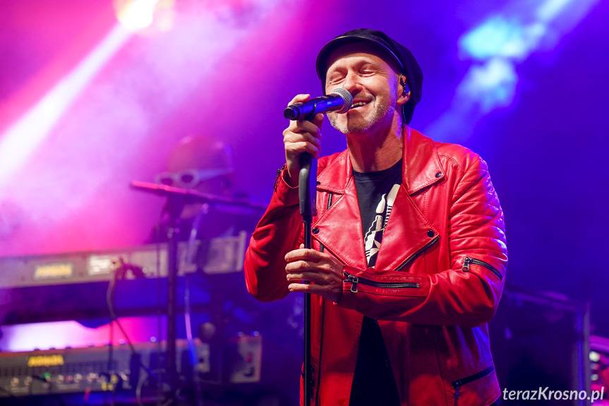 Muzyczna lekcja na Jarmarku Korczyńskim. "Kombi" to nie "Kombii"