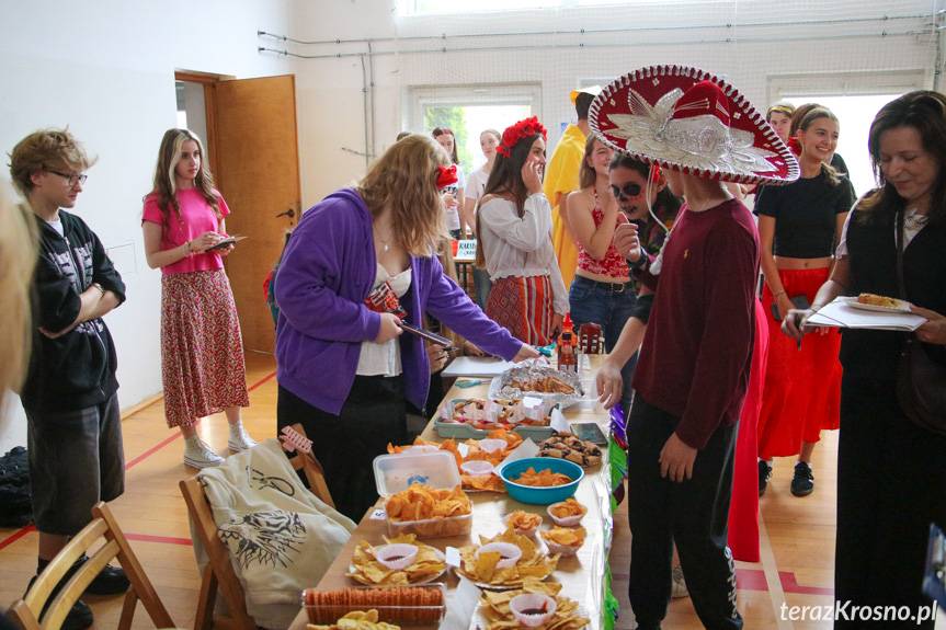Dzień Języków Obcych w Koperniku: wesoło, kulinarnie, tanecznie [ZDJĘCIA]