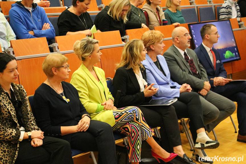 Zdrowie psychiczne dzieci i młodzieży: niepokojące dane. Konferencja w PANS w Krośnie