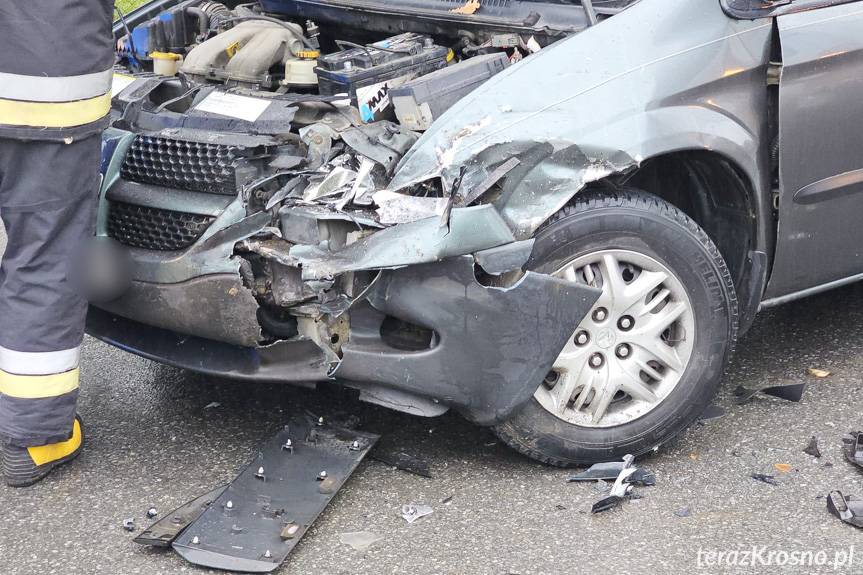 Rogi. Zderzenie busa z osobówką