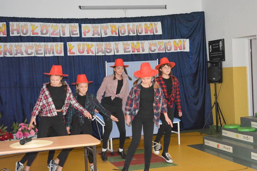 Szkoła w Wietrznie uczciła pierwszą rocznicę nadania imienia Łukasiewicza