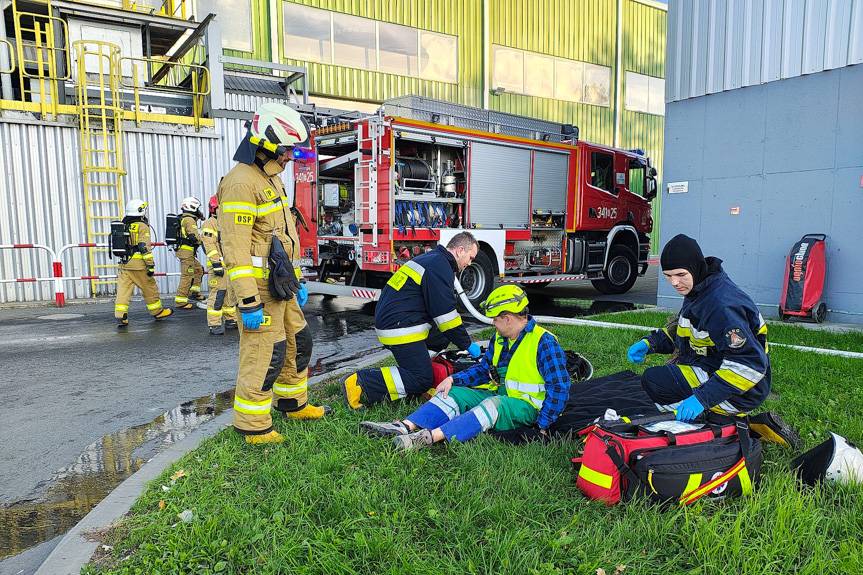Ćwiczenia ratowniczo-gaśnicze w Krośnie. Symulacja pożaru w sortowni odpadów