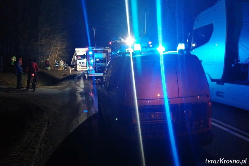 Pożar naczepy samochodu ciężarowego w Woli Komborskiej