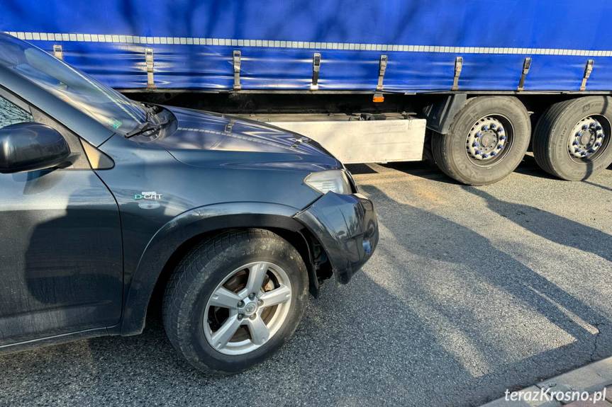 Kolizja na łuku drogi