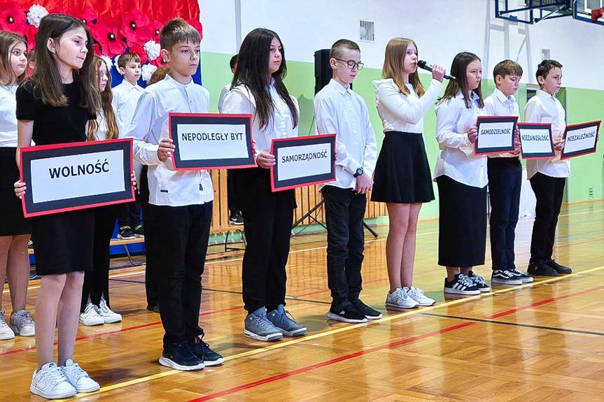 Patriotyczna uroczystość w SP w Lubatowej