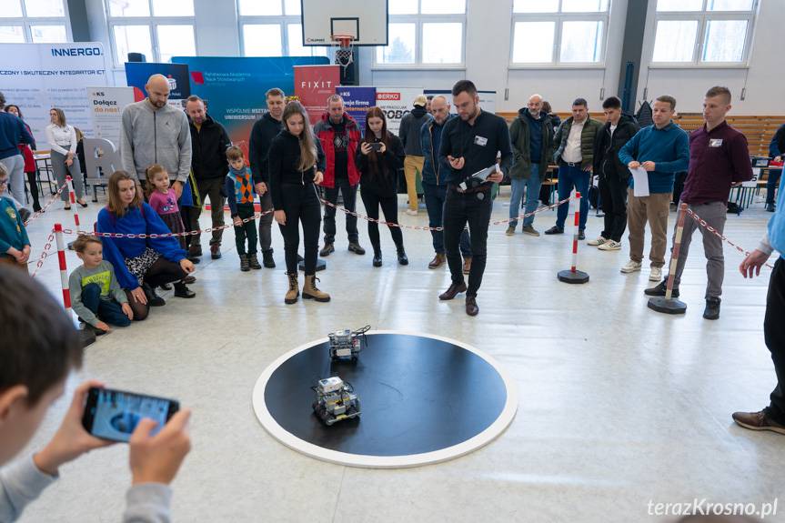 Zawody robotów w Krośnie zaskoczyły kreatywnością [ZDJĘCIA]