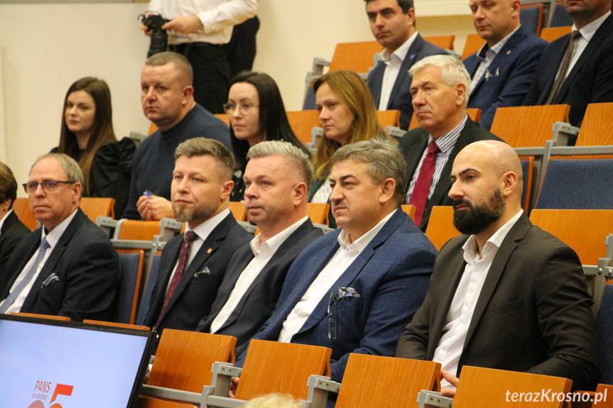 Finansowanie samorządów po nowemu. Minister finansów z wizytą w Krośnie [ZDJĘCIA]