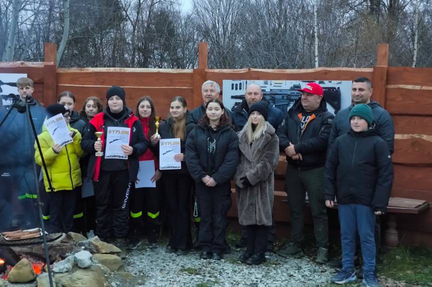 Młodzi strażacy w strzeleckiej rywalizacji
