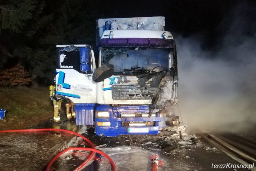 Pożar TIRa na DK19, poszkodowany kierowca