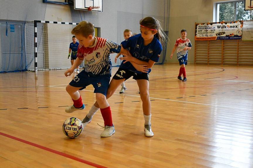 Młodzi piłkarze walczyli w świątecznym turnieju w Sieniawie