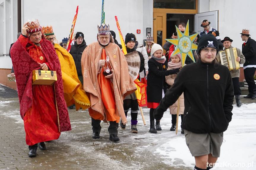 Lubatowa. Uroczysty orszak w święto Trzech Króli