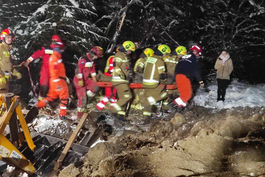 Akcja ratownicza w Golcowej. Mężczyzna przysypany ziemią