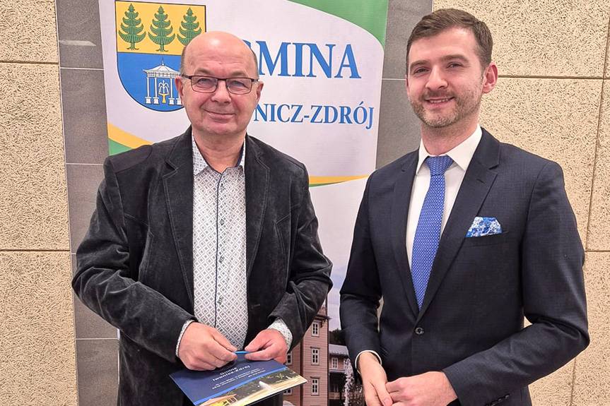 Oficjalne przekazanie kluczy do siedziby Klubu Seniora w Iwoniczu