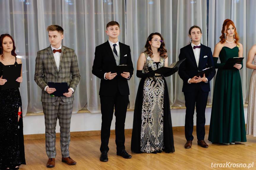 Bal studniówkowy maturzystów Liceum Ogólnokształcącego w Rymanowie [ZDJĘCIA]