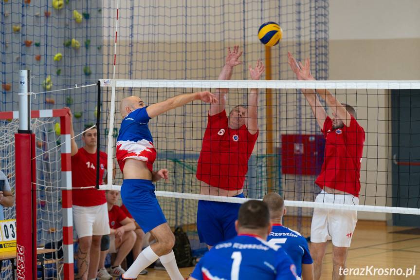 Siatkarskie zmagania dla WOŚP. Drużyny walczyły o puchar poseł Joanny Frydrych