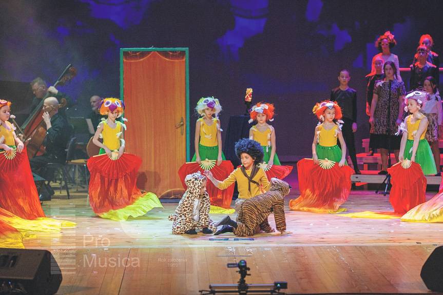 Uczniowie Pro Musica zachwycili publiczność musicalem "Encanto"