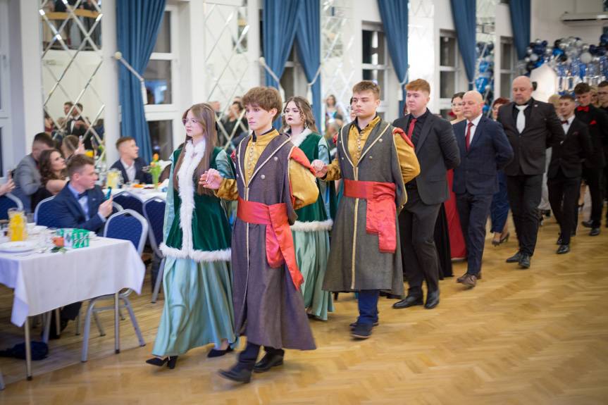 Bal studniówkowy maturzystów ZSKU z Krosna [ZDJĘCIA]