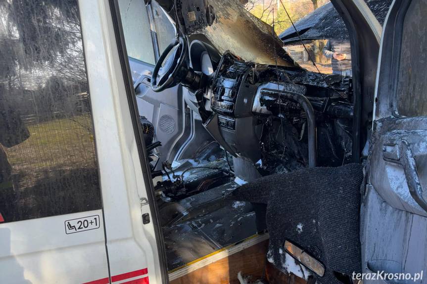 Pożar busa w Wojaszówce