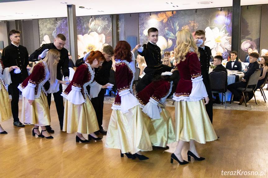 Studniówka 2025. Wyjątkowy wieczór maturzystów "Naftówki" [ZDJĘCIA]