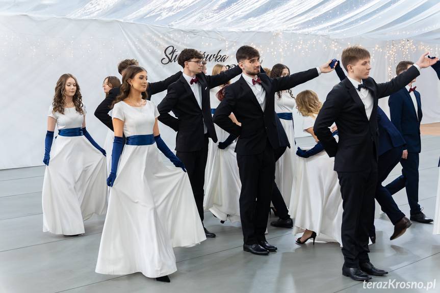 Studniówka maturzystów II LO w Krośnie - ostatnia prosta przed maturą [ZDJĘCIA]