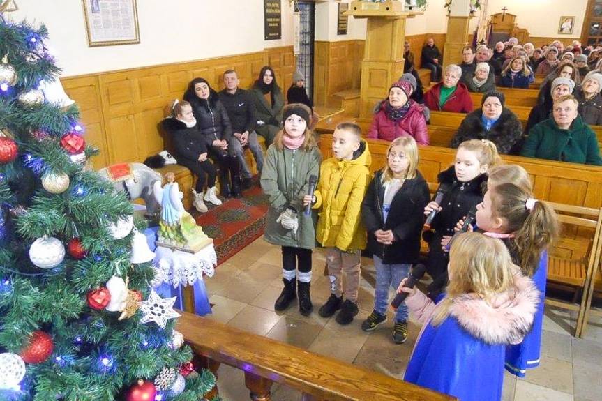 Świąteczny finał w wykonaniu najmłodszych parafian