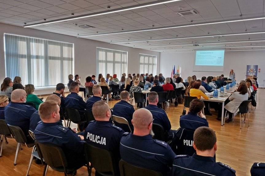 Psychologowie, pedagodzy i policja o problemach młodzieży