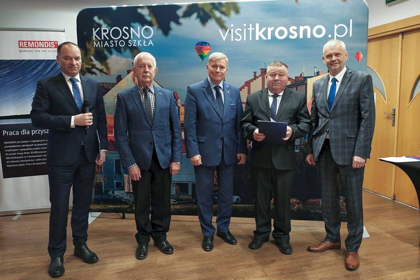 Emerytowani pracownicy Krośnieńskiego Holdingu Komunalnego zostali odznaczeni