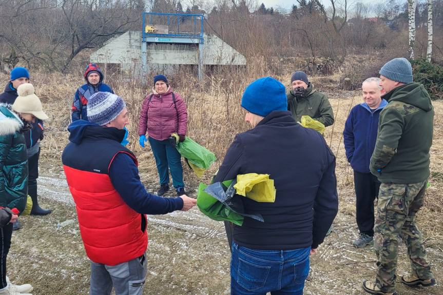 Mieszkańcy Gminy Jedlicze  wspólnie sprzątali brzegi Jasiołki i Chlebianki