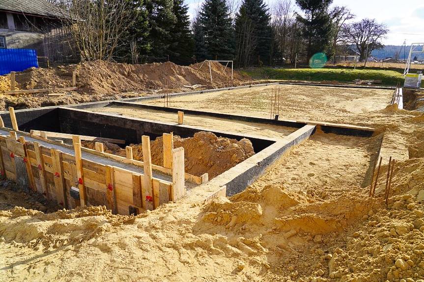 Trwają prace przy budowie sali gimnastycznej przy ZSP w Żarnowcu