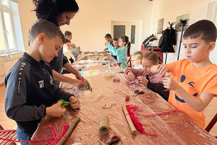 Od malarstwa po makramę. Artystyczne ferie w Dworze Szeptyckich