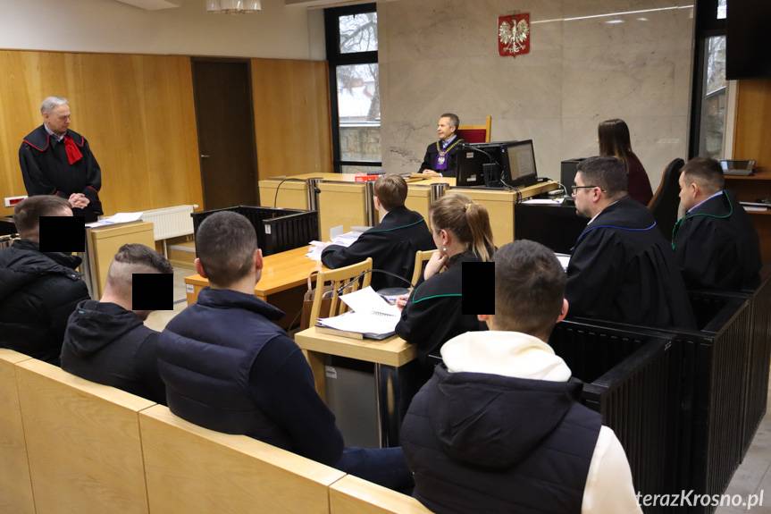 Proces pięciu mężczyzn w Krośnie. Prokurator: scenariusz do filmu o porachunkach i zemście