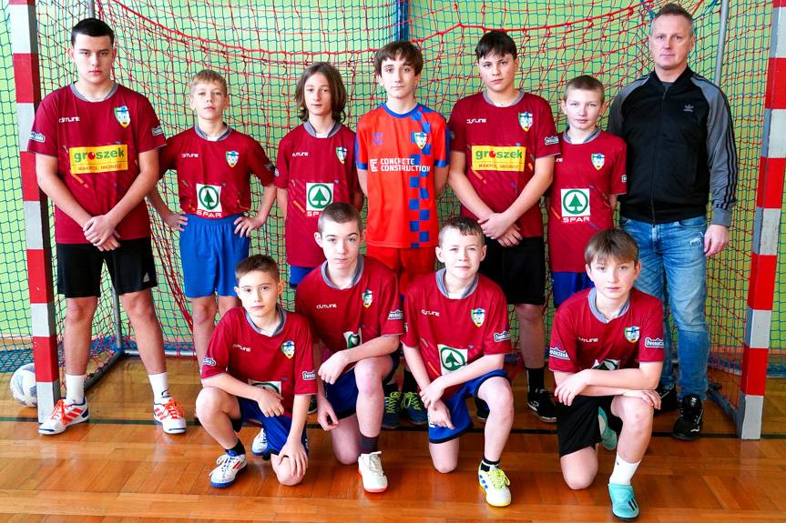 Sportowa sobota w Lubatowej. Młodzi piłkarze walczyli o Puchar Burmistrza