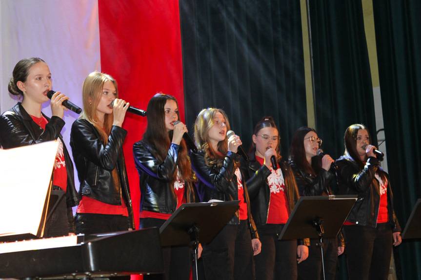 Pieśni patriotyczne zabrzmiały w Iwoniczu-Zdroju ku czci bohaterów