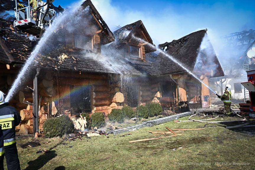 Pożar budynku w gospodarstwie Wilcza Jama w Smolniku