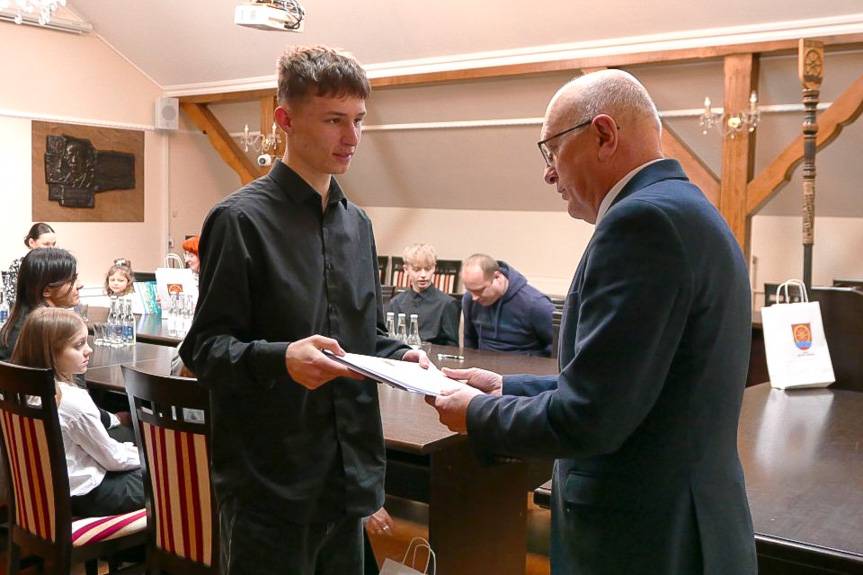 Stypendia dla sportowców z gminy Miejsce Piastowe rozdane