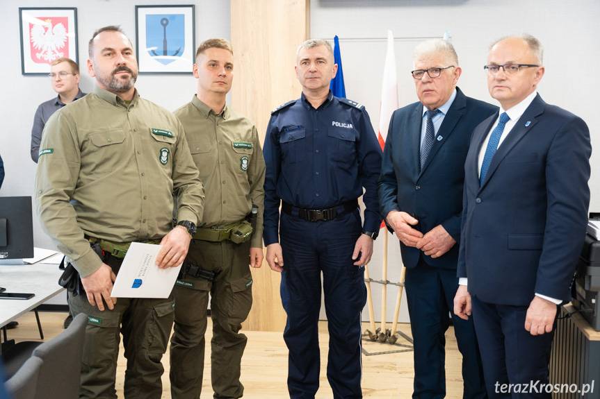 Podziękowania dla tych, którzy nie zawiedli. Wójt Korczyny uhonorował służby [ZDJĘCIA, WIDEO]