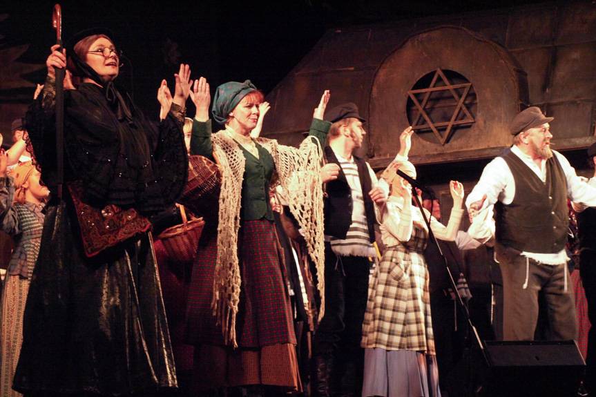 Skrzypek na dachu w Krośnie. Zobacz zdjęcia z 2009 roku