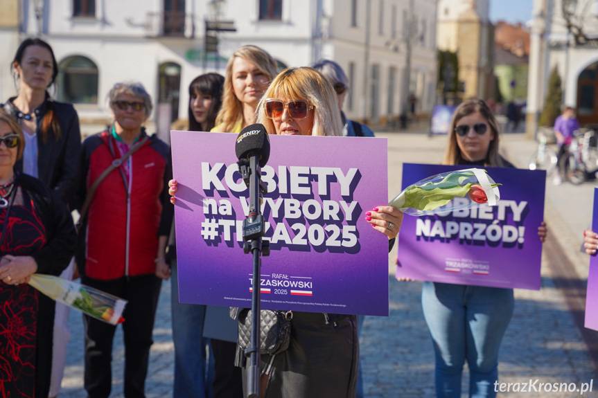 Kobiety z Trzaskiem. Konferencja na rynku w Krośnie [ZDJĘCIA]