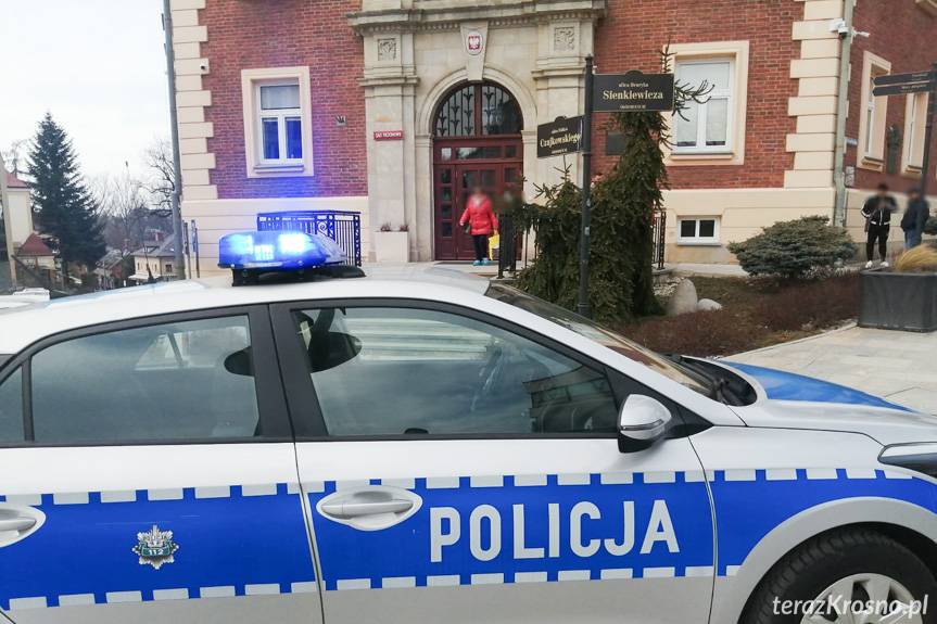 Kradzież pieniędzy w kantorze. Sąd aresztował trzech obywateli Rumunii