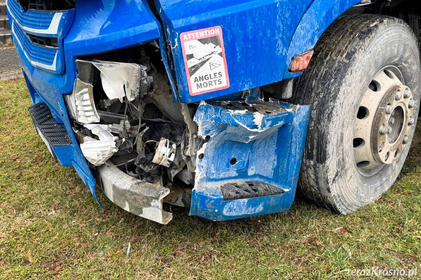 Miejsce Piastowe. Zderzenie dwóch samochodów