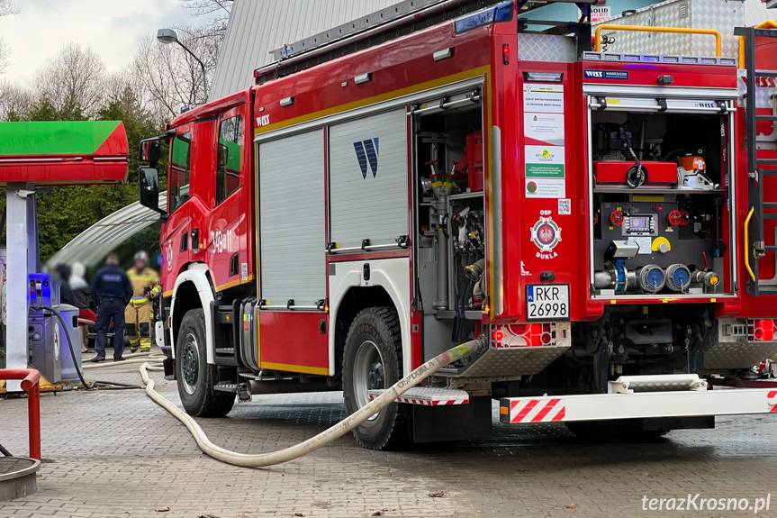 Pożar na stacji paliw w Cergowej