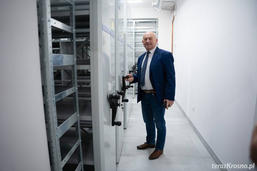 3 kilometry półek w nowym archiwum Starostwa Powiatowego w Krośnie