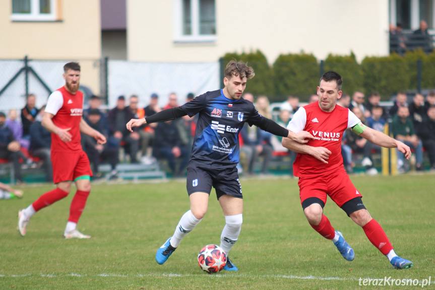 Ciężka przeprawa lidera z Klimkówki. Dublet Patryka Kilara [ZDJĘCIA]