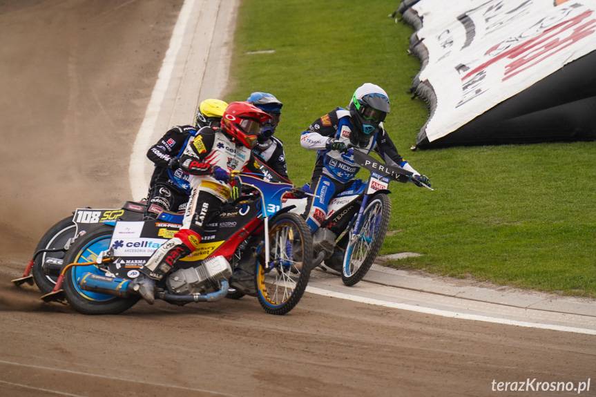 Przerwany sparing w Krośnie. Gospodarze przegrywali, dramat w 7. biegu [ZDJĘCIA]