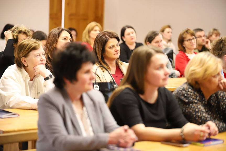 Bezpieczeństwo uczniów priorytetem. Nauczyciele z Gminy Jedlicze szkolili się z ekspertami