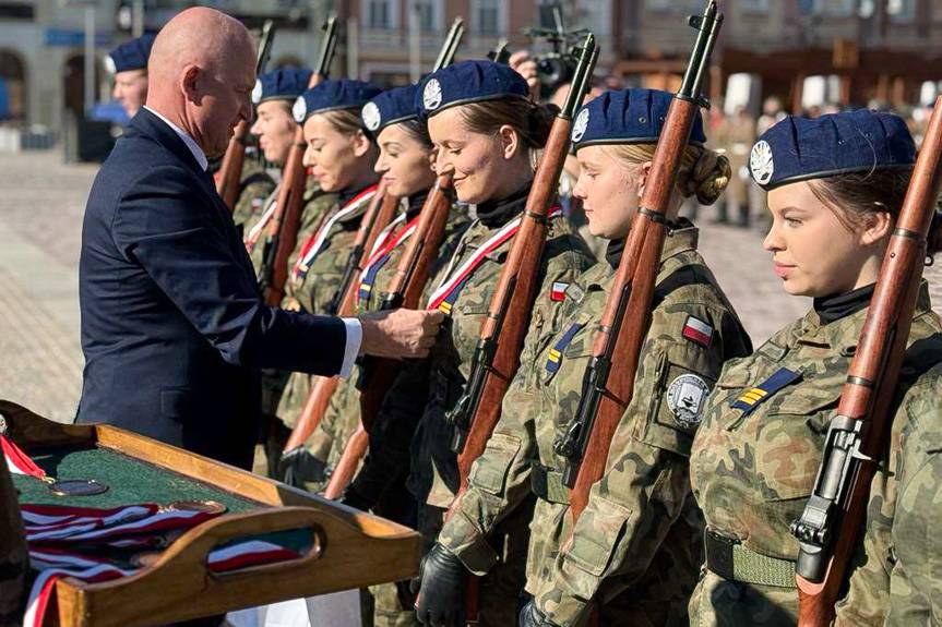 Sukces uczniów z Jedlicza. III miejsce w X Przeglądzie Musztry Klas Wojskowych